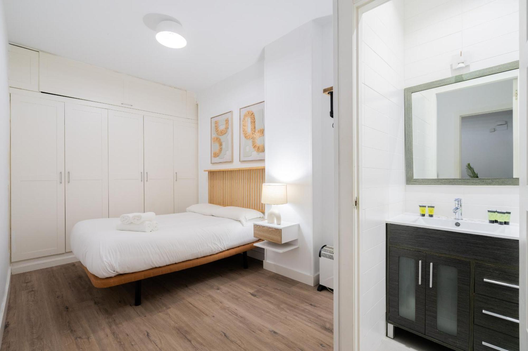 Apartamento En Chueca Para 4 Personas Alquiler Temporal Madrid Buitenkant foto