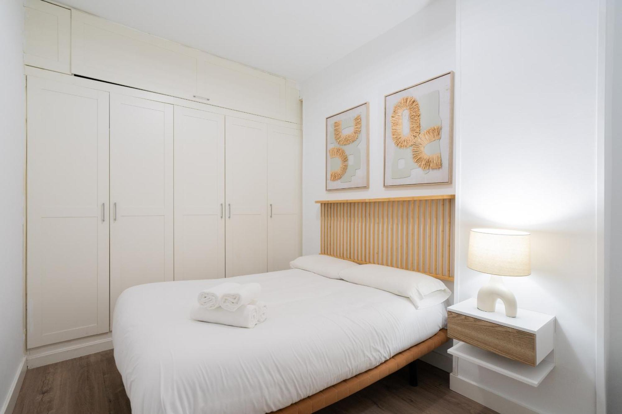Apartamento En Chueca Para 4 Personas Alquiler Temporal Madrid Buitenkant foto