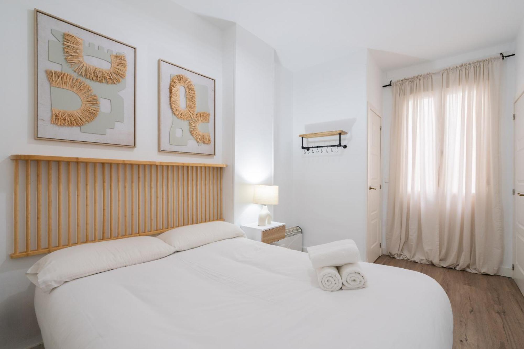 Apartamento En Chueca Para 4 Personas Alquiler Temporal Madrid Buitenkant foto