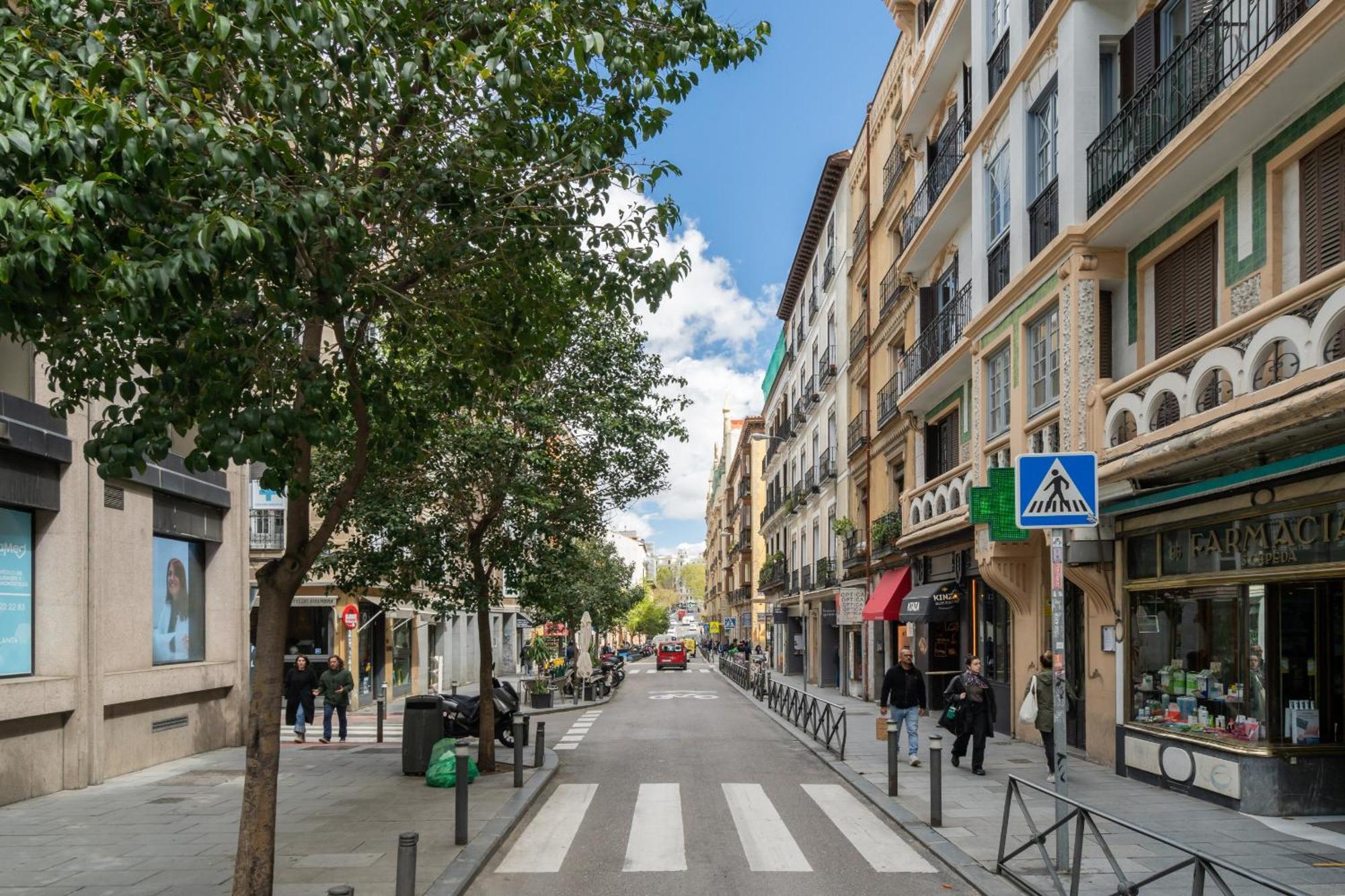 Apartamento En Chueca Para 4 Personas Alquiler Temporal Madrid Buitenkant foto