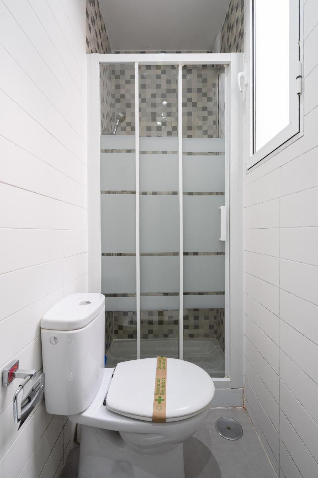 Apartamento En Chueca Para 4 Personas Alquiler Temporal Madrid Buitenkant foto
