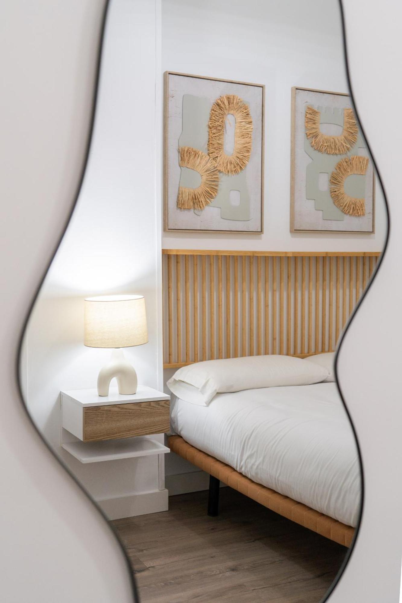 Apartamento En Chueca Para 4 Personas Alquiler Temporal Madrid Buitenkant foto