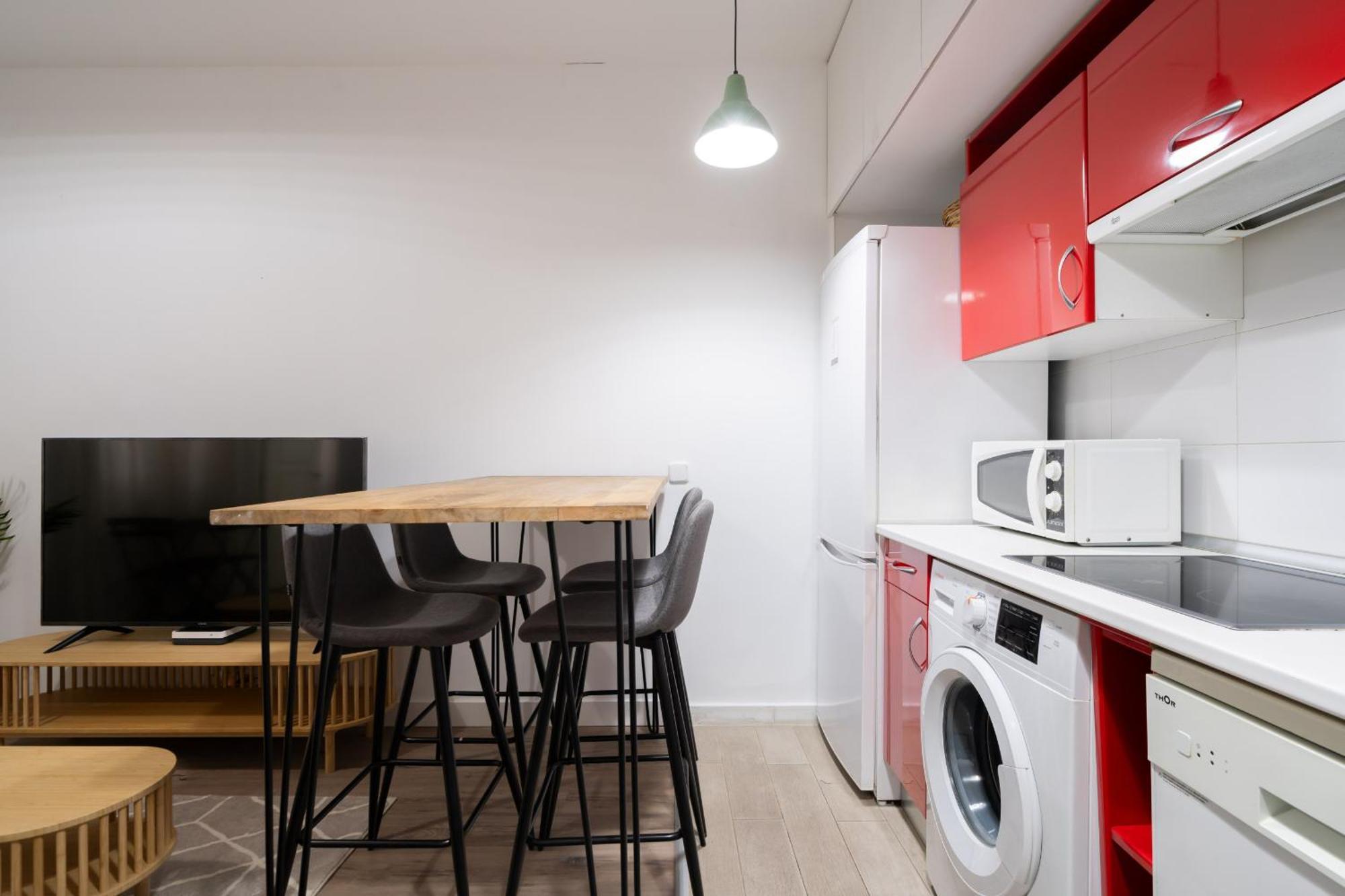 Apartamento En Chueca Para 4 Personas Alquiler Temporal Madrid Buitenkant foto