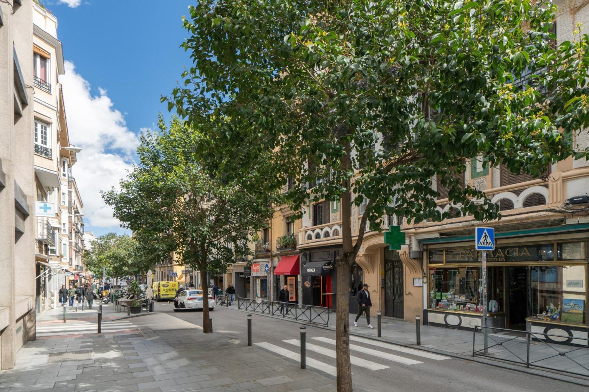 Apartamento En Chueca Para 4 Personas Alquiler Temporal Madrid Buitenkant foto